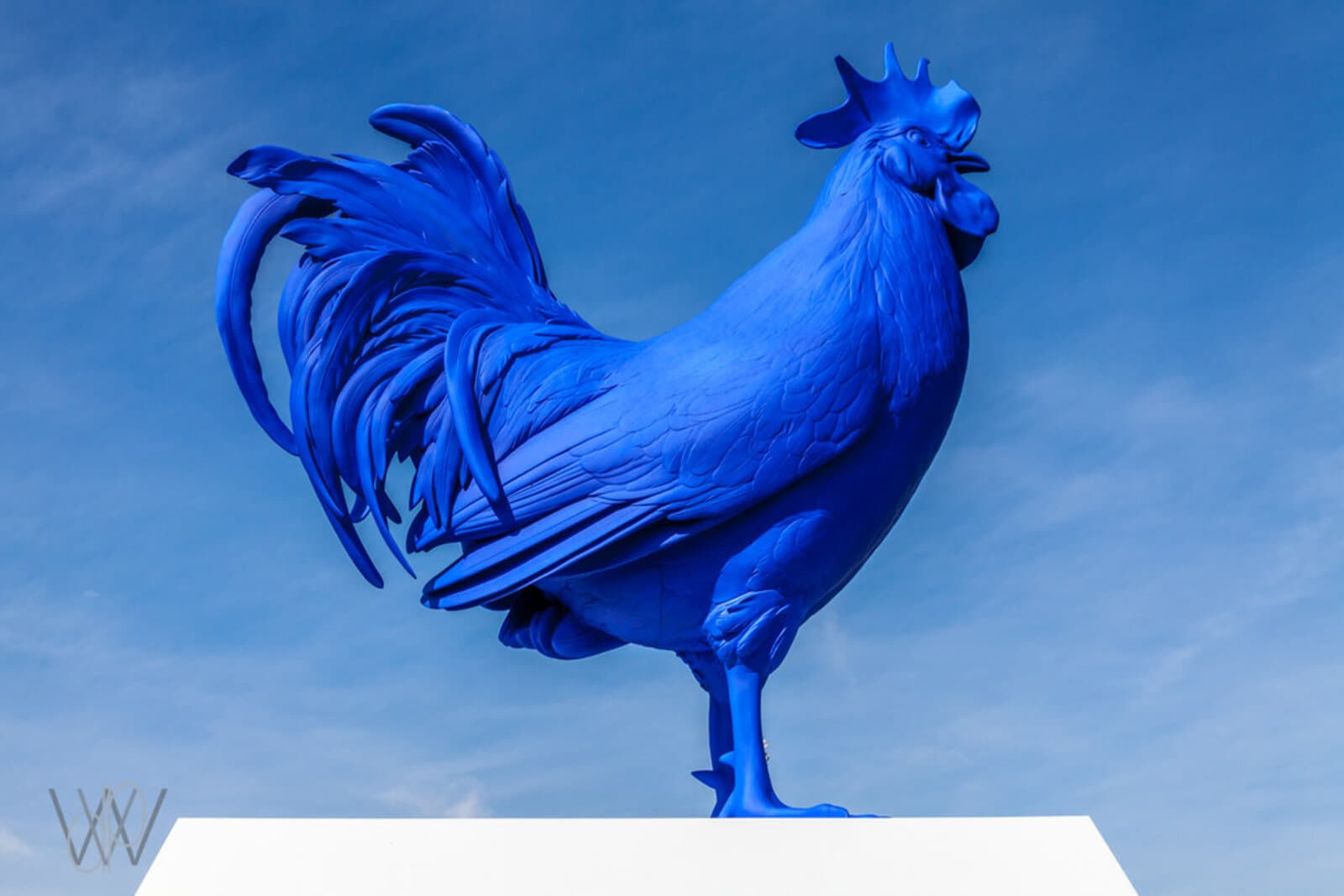Hahn/Cock, a large blue sculpture shown at the Walker Art Center
