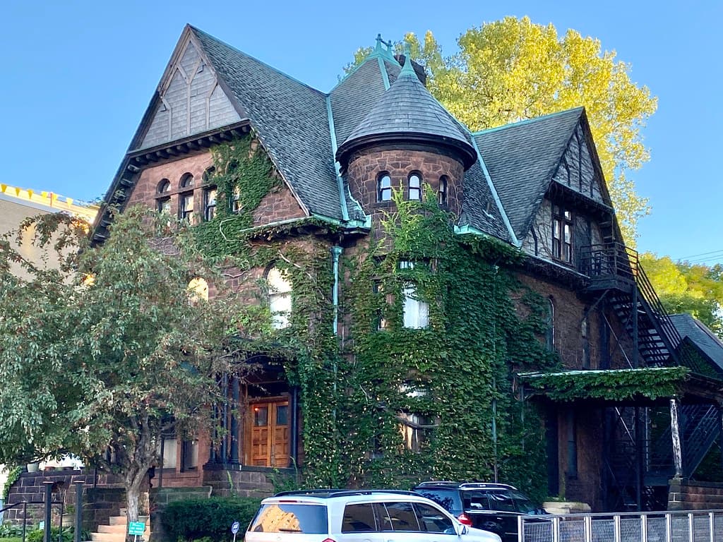 apartment — Lowry Hill / Wedge