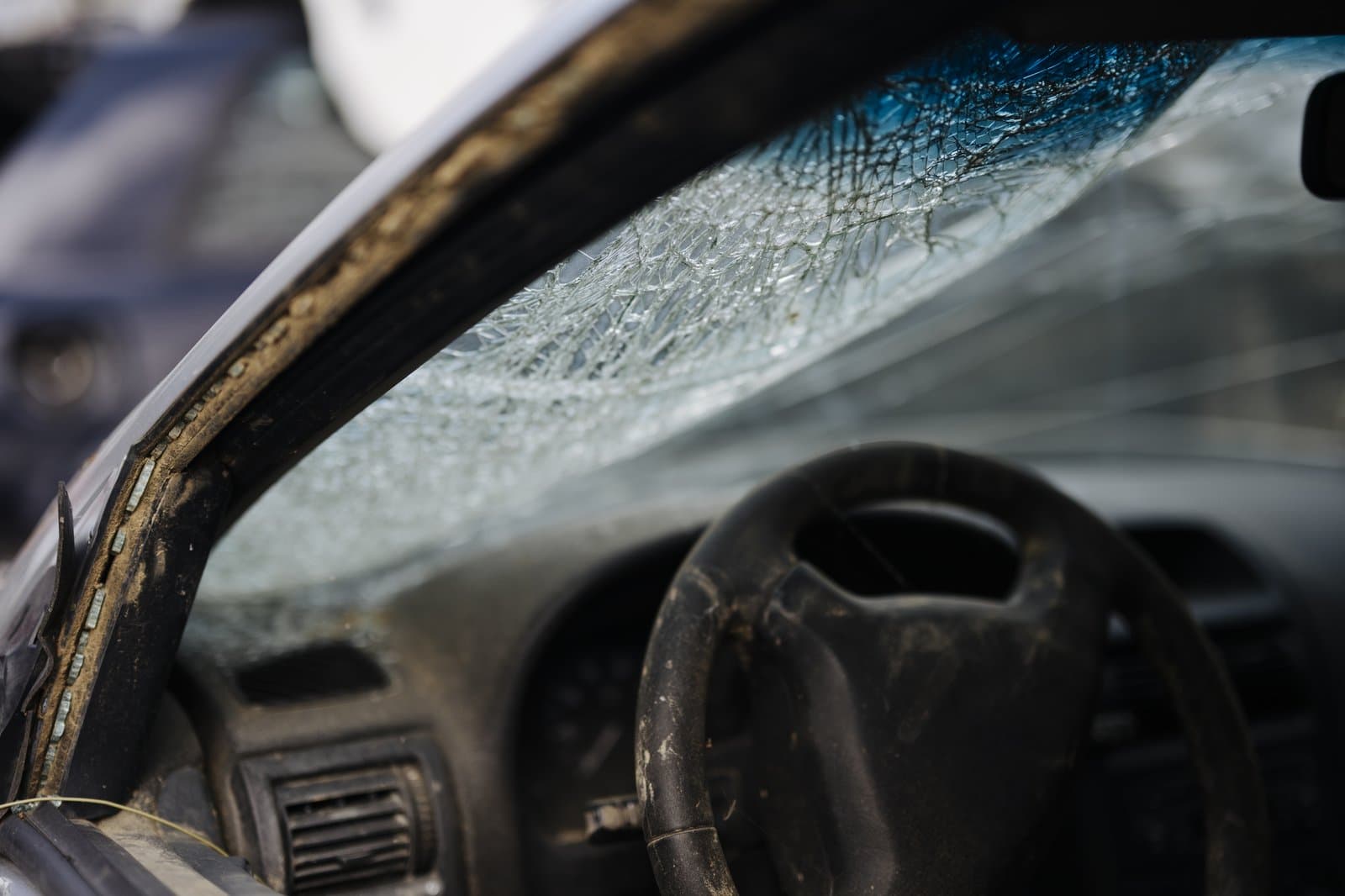 Crime and safety report illustration: Window Smashed on Parked Car Near Lake of the Isles