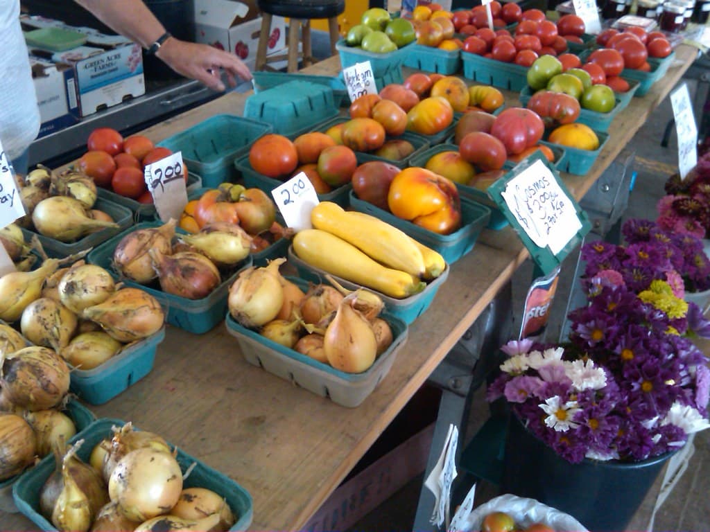 A Minneapolis farmers market in full swing