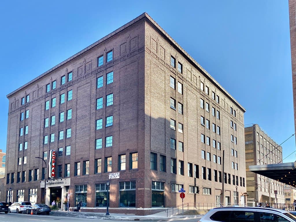 apartment — Lowry Hill / Wedge